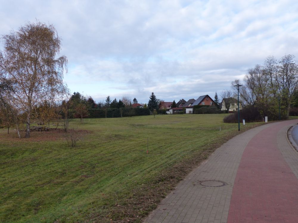 Blick vom Fussweg auf GS